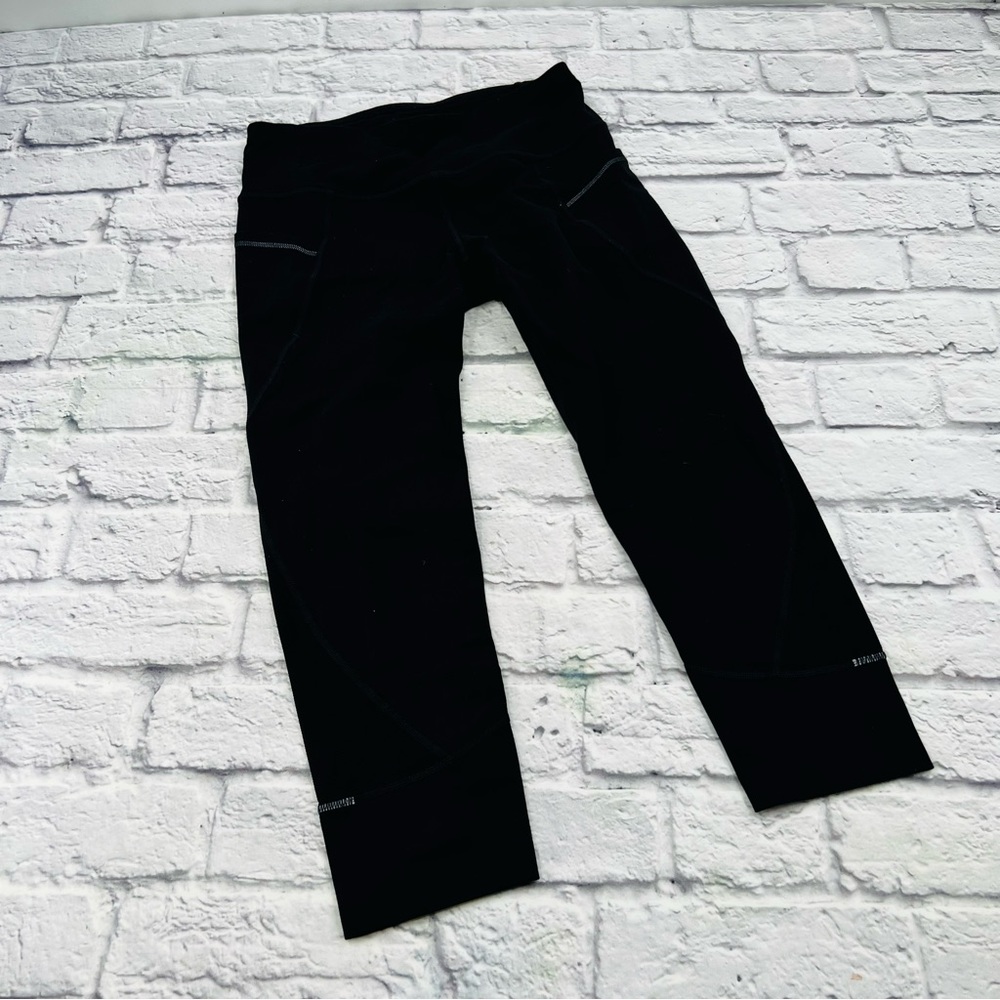 Athleta Relay Capri 2.0 Womans Size Small Black Yoga Casual Athletic